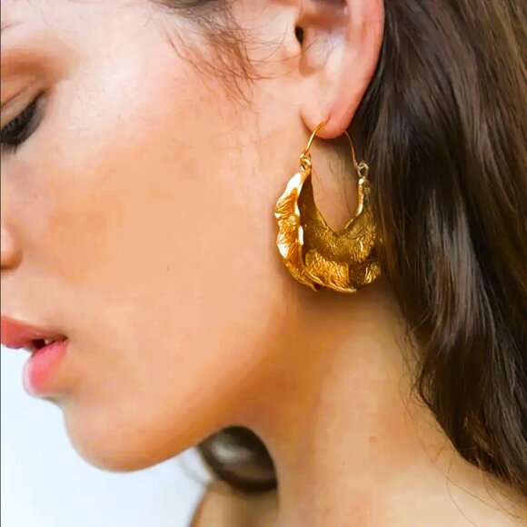 14K Gold Large Hanging Drop Womens 2\